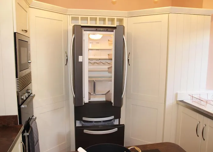 Nyaraló District 4 Bedroom House, Ings, Cumbria. *