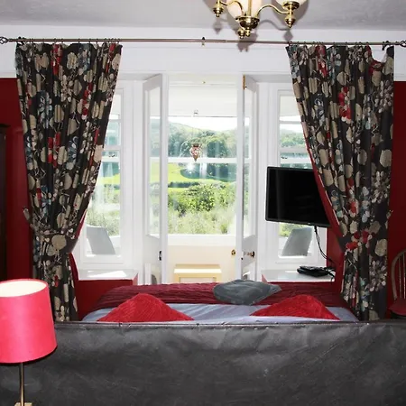 District 4 Bedroom House, Ings, Cumbria. 肯德尔