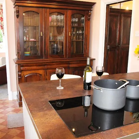 District 4 Bedroom House, Ings, Cumbria. 肯德尔