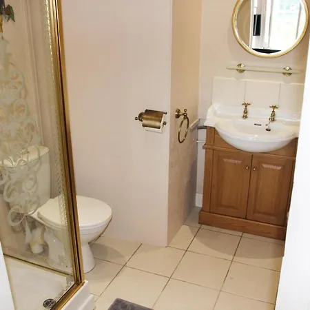 District 4 Bedroom House, Ings, Cumbria. * 肯德尔