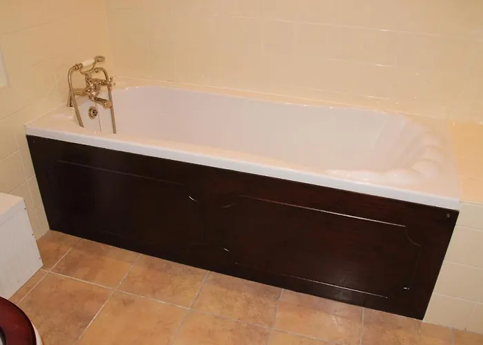 District 4 Bedroom House, Ings, Cumbria. קנדל